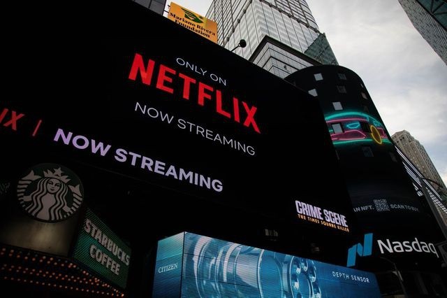
Ông hoàng streaming Netflix đang "lao dốc" khi giá cổ phiếu giảm tới 67% chỉ sau 1 năm
