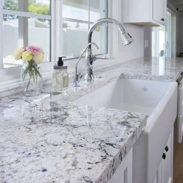 
Đá granite có nhiều màu sắc, phù hợp với mọi loại không gian bếp
