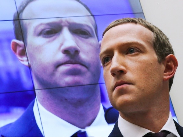 
lùm xùm bủa vây khiến hình ảnh của Facebook và CEO Mark Zuckerberg bị ảnh hưởng nghiêm trọng
