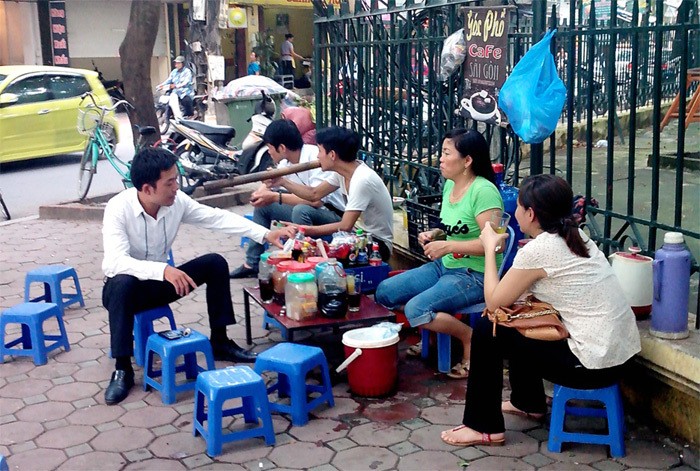 
Bán trà đá vỉa hè, cặp vợ chồng làm thêm nghề tay trái là "cò đất" kiếm 500 triệu đồng/tháng
