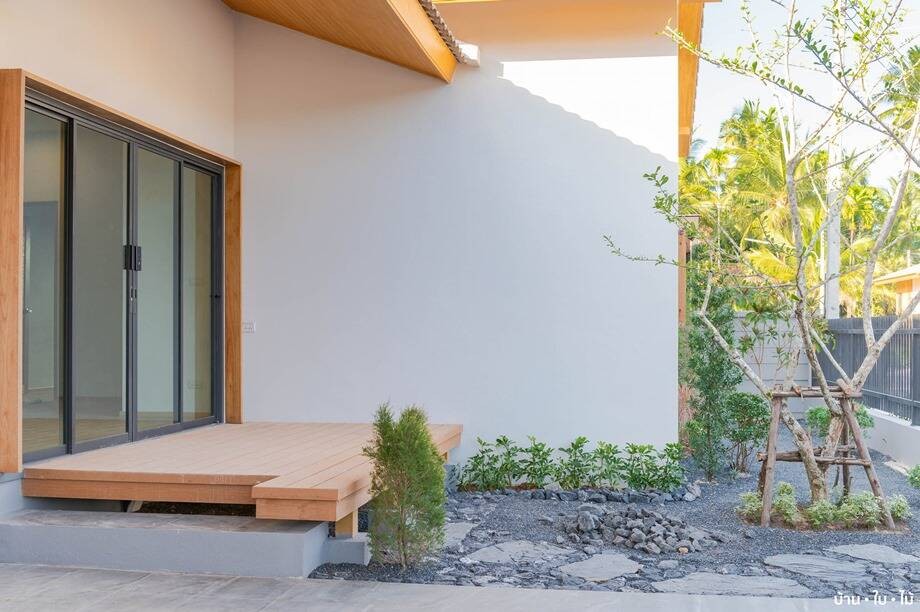
Phía trước nhà là phần hiên được đưa vào thiết kế căn nhà mang đến cảm giác Nhật Bản trong từng chi tiết
