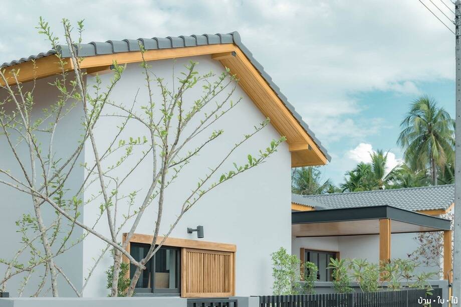 
Phần mái nhà không nhô ra ngoài quá nhiều với phần dôi ra khoảng 60cm, mang đến cảm giác của một căn nhà kiểu Nhật
