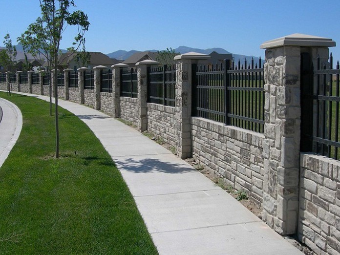 
Gạch ốp cổng hàng rào vân đá là một trong những sự lựa chọn hoàn hảo
