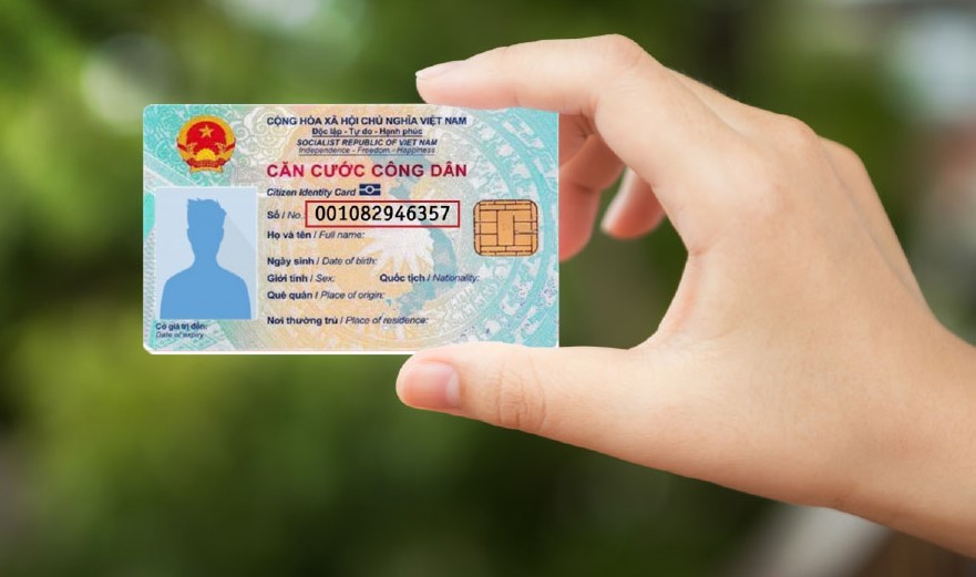 Công an TP Hà Nội khuyến cáo, người dân dù có cả CCCD gắn chip và CMND thì cũng không nên sử dụng cùng lúc để tránh được những rủi ro không cần thiết. Ảnh minh họa