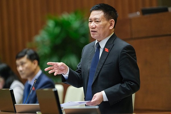 Bộ trưởng Bộ Tài chính Hồ Đức Phớc báo cáo giải trình tại Kỳ họp thứ 3 Quốc hội khóa XV