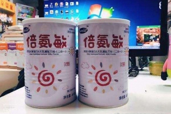 Những vụ lùm xùm xảy ra khiến cha mẹ Trung Quốc không còn tin tưởng sữa nội địa
