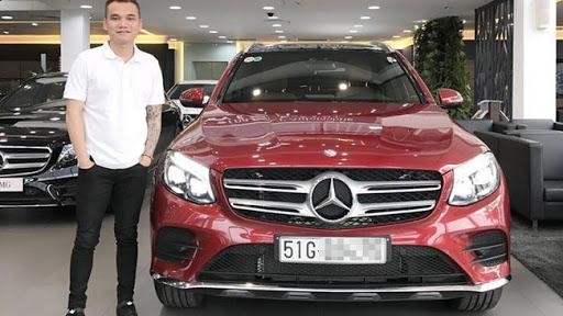 
Khắc Việt còn tự tậu cho bản thân chiếc xế hộp Mercedes-Benz với giá hơn 2 tỷ đồng
