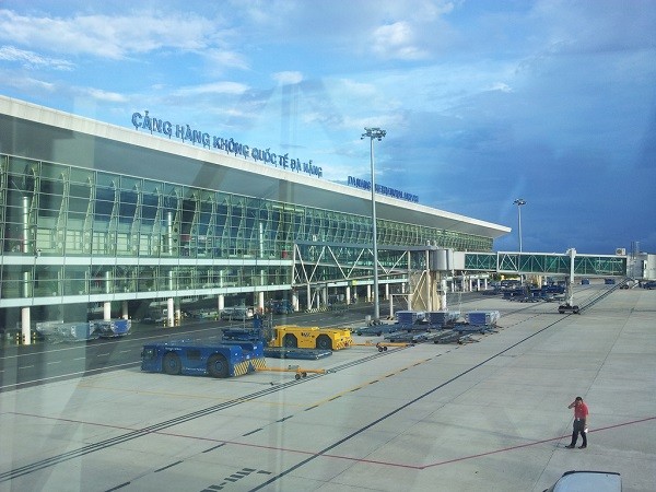 
Theo định hướng quy hoạch phát triển TP Đà Nẵng sẽ mở rộng, nâng cấp sân bay trở thành cảng hàng không quốc tế, quy hoạch mở rộng sân bay Đà Nẵng nhằm nâng công suất cảng hàng không quốc tế Đà Nẵng
