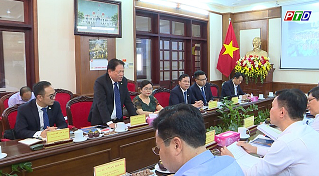 
Ông Đào Hữu Huyền, Chủ tịch Hóa chất Đức Giang đã báo cáo kết quả nghiên cứu, khảo sát hai dự án trên địa bàn tỉnh trong buổi làm việc với lãnh đạo tỉnh Đắk Nông ngày 8/6
