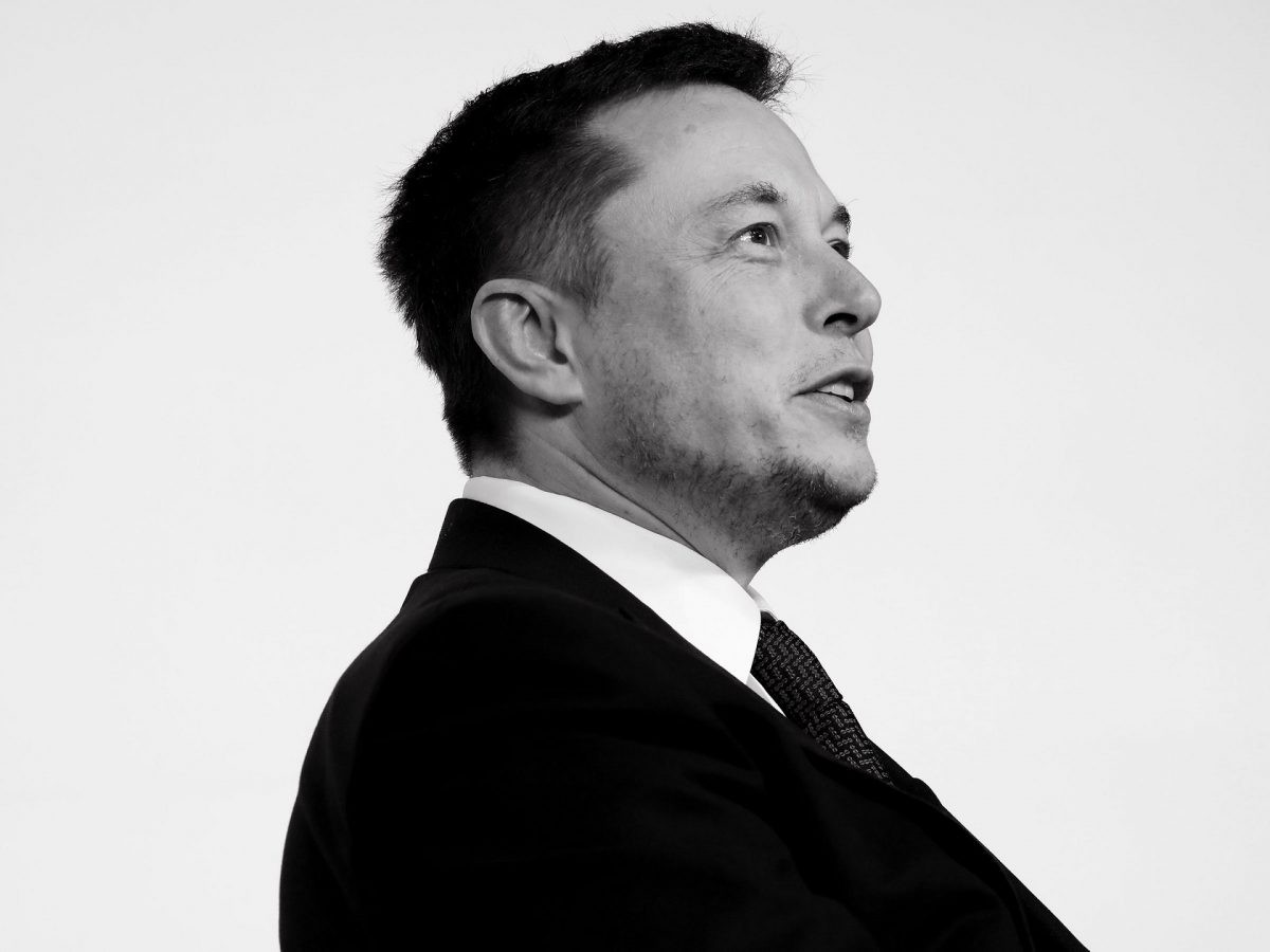 
Theo tờ New York Times, noi gương tỷ phú Elon Musk tại Tesla, hội đồng quản trị của những công ty càng đề cao hơn vai trò của những CEO và sẵn sàng thưởng lớn cho họ.
