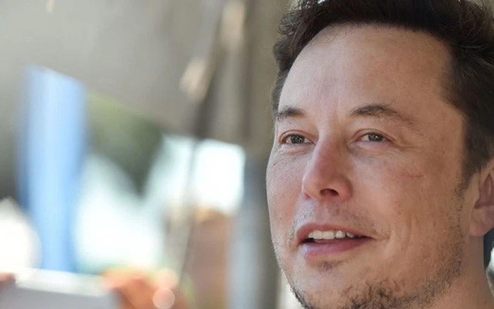 
Vào năm 2018, với vai trò là CEO của hãng xe điện Tesla, Elon Musk đã nhận gần 2,3 tỷ USD tiền thưởng, nhiều hơn tổng thu nhập mà 65 CEO lương cao nhất tại Mỹ nhận được trong cùng năm. Theo New York Times, con số này đã nâng mức lương thưởng trung bình của giám đốc điều hành của những công ty lớn tại Mỹ.
