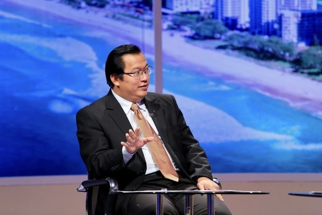 
Doanh nhân Nguyễn Tuấn Quỳnh sinh năm 1972, ông có bằng tiến sĩ ngành quản trị kinh doanh và từng là thành viên xuất sắc trong lĩnh vực nghiên cứu khoa học của Đại học Kinh tế TP. Hồ Chí Minh
