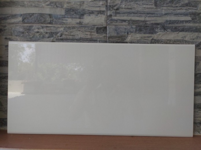 Gạch ốp tường trắng trơn 30x60