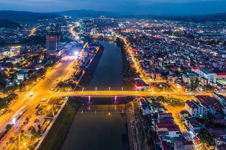 
Lạng Sơn định hướng trở thành trung tâm thương mại, du lịch, dịch vụ cửa khẩu sầm uất của vùng Đông Bắc
