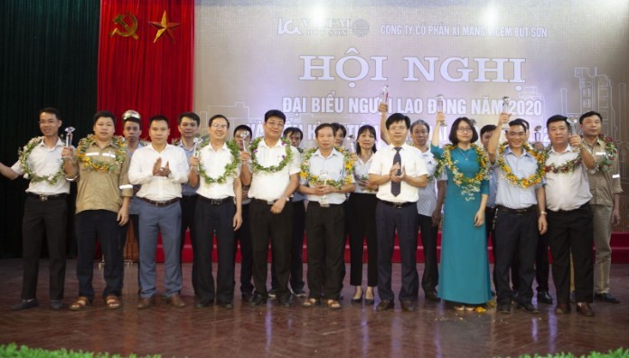 
Xi măng Vicem Bút Sơn đã được nhận nhiều phần thưởng cao quý từ Đảng, Nhà nước
