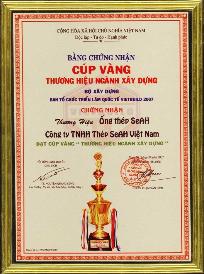 SeAH vinh dự được nhận cúp vàng do Bộ Xây Dựng trao tặng