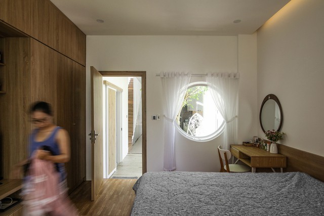 
Phòng ngủ được thiết kế với ô cửa tròn lãng mạn
