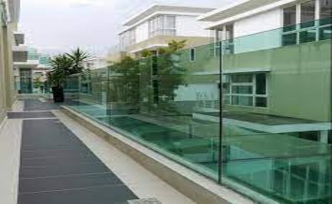 Một số mẫu lan can kính âm sàn đẹp
