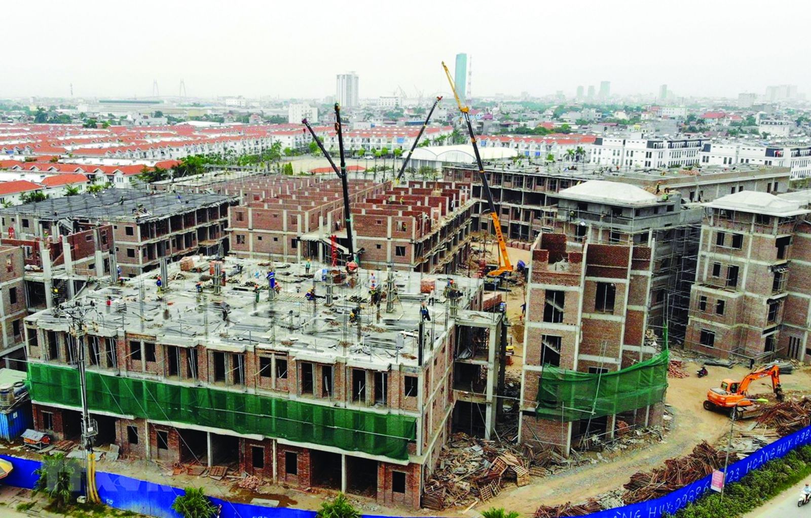 
Khu nhà ở giá rẻ Pruksa do Công ty Cổ phần Đầu tư Dịch vụ tài chính Hoàng Huy đầu tư xây dựng tại xã An Đồng, huyện An Dương, Hải Phòng.
