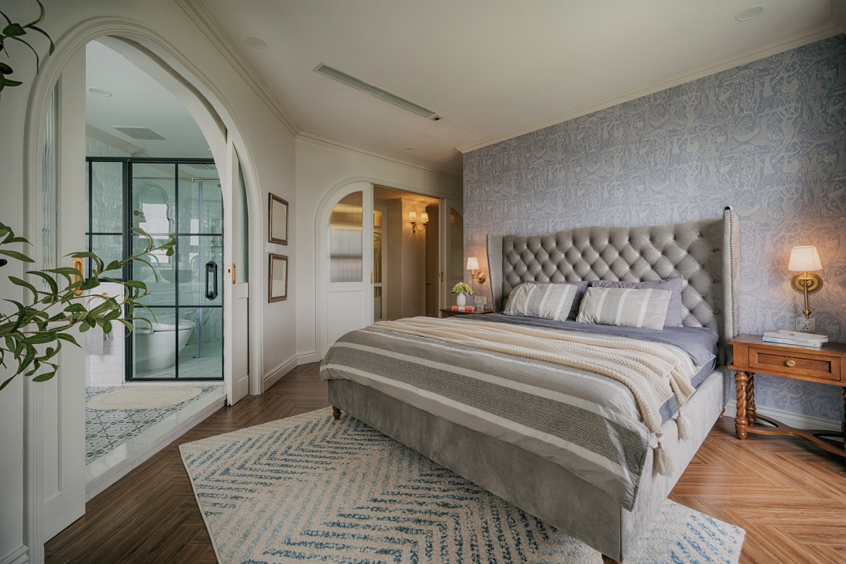 
Phòng ngủ master rộng rãi với gam màu trung tính
