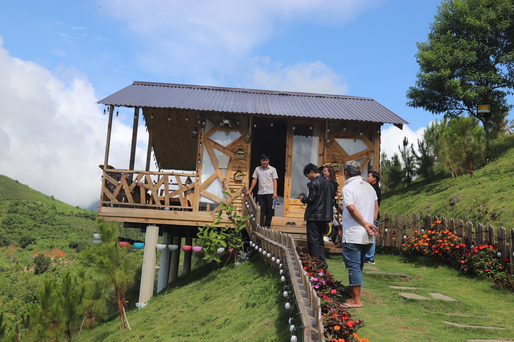 
Nhiều nhà đầu tư có dấu hiệu bán tháo, cắt lỗ các loại đất nền để rời khỏi thị trường Lâm Đồng
