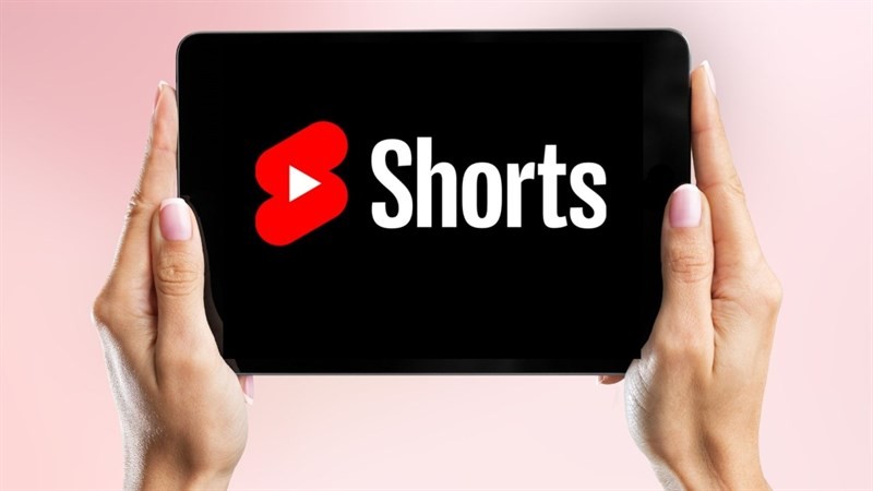 
Có tới hơn 1,5 tỷ người hiện đang xem Youtube Shorts mỗi tháng theo số liệu của Google (Alphabet) công bố dạo gần đây. Được biết, con số này cho thấy rằng dịch vụ video ngắn của Youtube đã đạt tới một quy mô có thể so sánh được với ứng dụng của đối thủ TikTok sau khi ra mắt chưa đầy hai năm.
