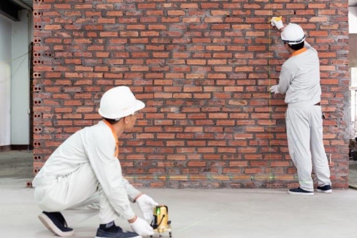 Kỹ thuật ốp tường nhựa cần những số liệu chính xác vì vậy bạn phải đo đạc cẩn thận