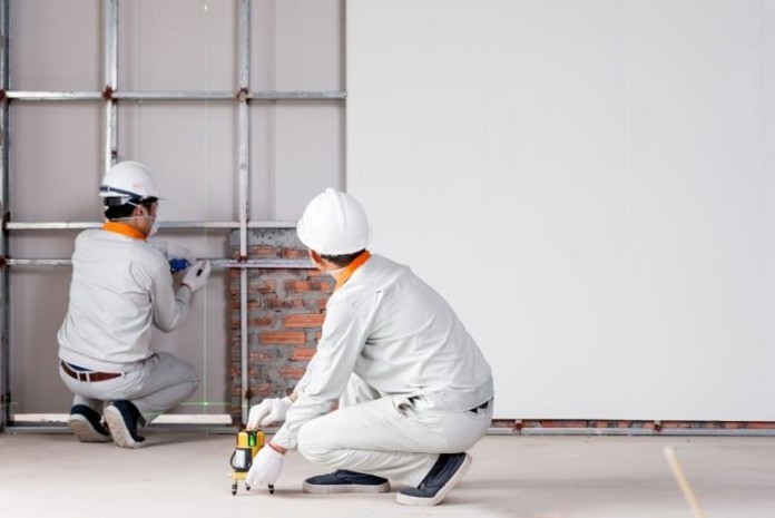 Đo xương gạch cùng cần độ chính xác để tường nhà bạn có vẻ đẹp cao nhất