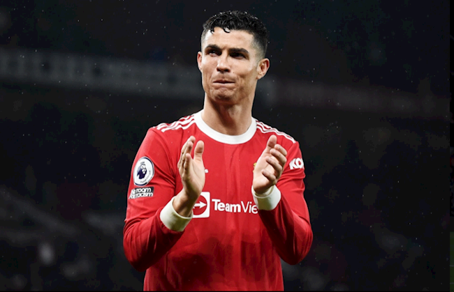 
Nhờ những thành tích lẫy lừng trên sân cỏ, không có gì lạ khi Cristiano Ronaldo được Forbes xướng danh trong top 3 vận động viên kiếm tiền nhiều nhất thế giới
