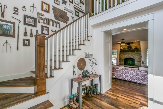 Với nhựa giả gỗ không lo mối mọt