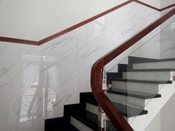 Tấm nhựa giả đá ốp tường cầu thang