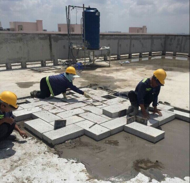 
Chống nóng cho mái nhà bằng gạch bê tông bọt khí

