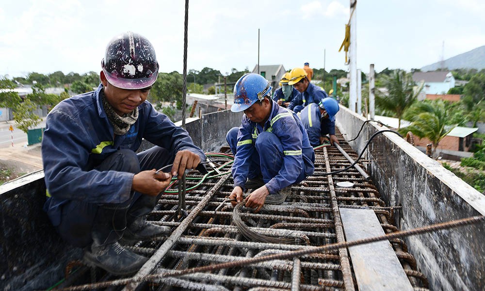 
Giá thép xây dựng giảm do giá nguyên liệu đầu vào trong thời gian qua giảm nhiều.
