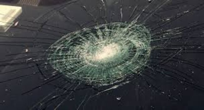 Cách xử lý kính cường lực bị vỡ vụn
