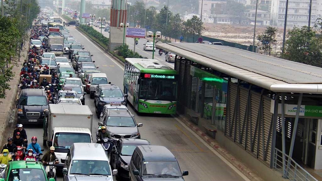 
Tuyến xe buýt nhanh BRT được lưu thông tại làn đường riêng.
