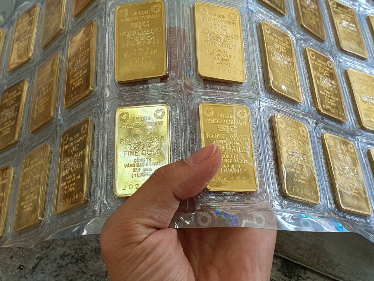 
Vàng trong nước vẫn giao dịch ổn định ở mức hơn 68 triệu đồng/ lượng bán ra
