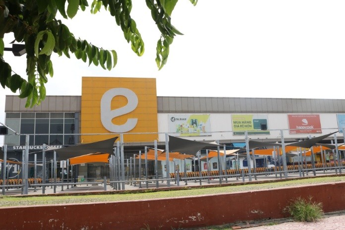 Emart được biết tới là chuỗi siêu thị bán lẻ tại Hàn Quốc và là một phần không thể thiếu của Shinsegae