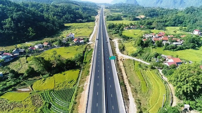 
Tuyến cao tốc Hà Nội - Lạng Sơn nên đã rút ngắn thời gian di chuyển từ Hà Nội tới Lạng Sơn còn 2 tiếng thay vì 3,5 tiếng như trước đây
