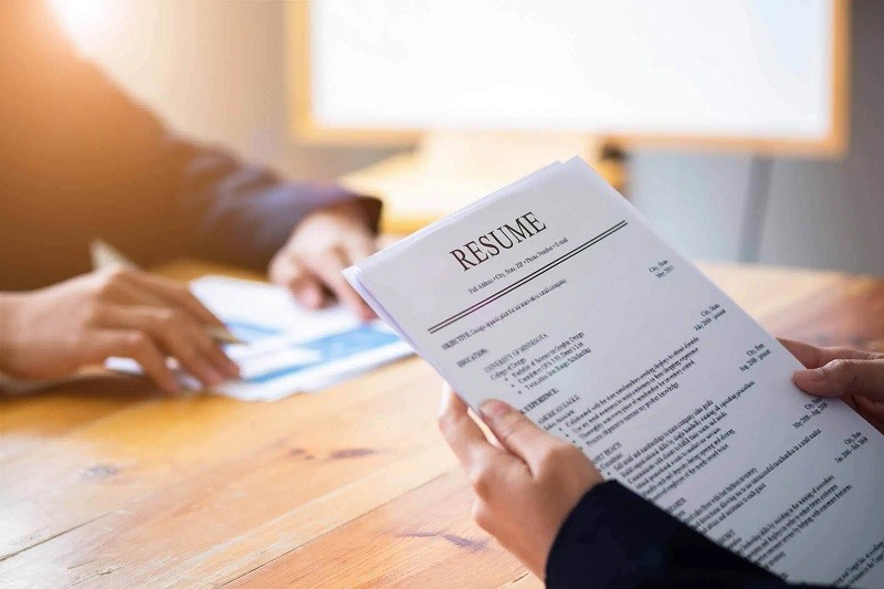 

Resume thực chất bắt nguồn từ một từ tiếng Pháp “résumé” mang nghĩa "bản tóm tắt".&nbsp;
