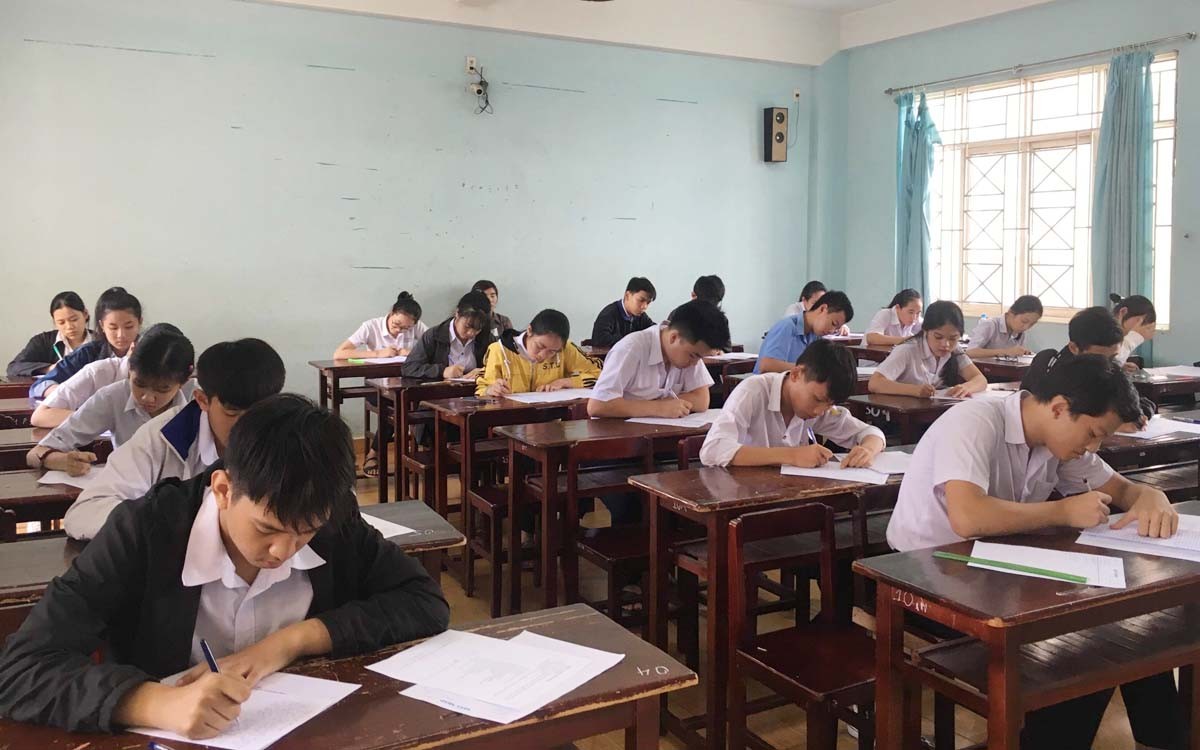 
Học bổ túc là hình thức học tập tại các trường bổ túc văn hóa, trung tâm giáo dục thường xuyên
