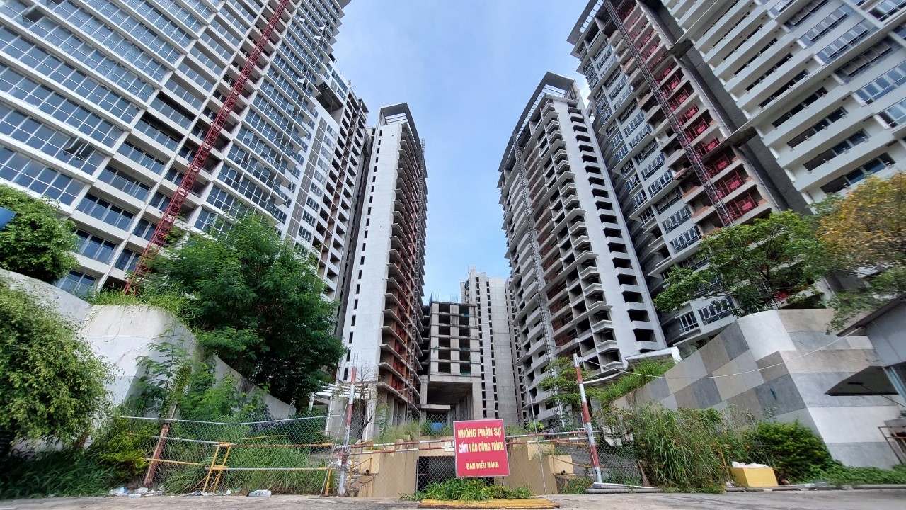


Hàng loạt căn hộ chung cư cao cấp tại TP.HCM bị ngân hàng rao bán

