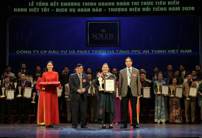 
Bà Nguyễn Thị Minh Phương - Chủ tịch HĐQT của công ty CP Đầu tư và Phát triển Hạ Tầng PPC An Thịnh Việt Nam vinh dự đạt giải doanh nhân tiêu biểu
