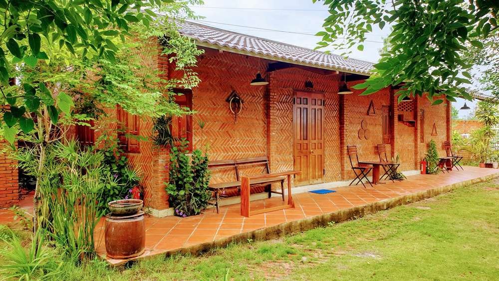 
Lagi Dinh homestay được thiết kế theo phong cách cổ điển, xưa cũ đã tạo nên điểm nhấn để thu hút các du khách
