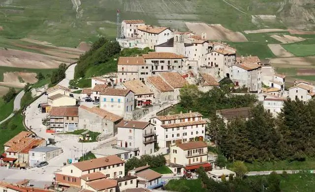 
Ngôi làng Castelluccio khi nhìn từ trên cao
