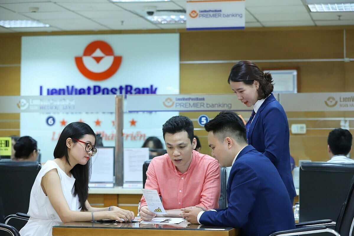 
Với sự dẫn dắt của Chủ tịch Huỳnh Ngọc Huy và các lãnh đạo khác,&nbsp;LienVietPostBank thừa tự tin có thể hoàn thành mục tiêu năm nay, đồng thời từng bước chinh phục những đỉnh cao mới
