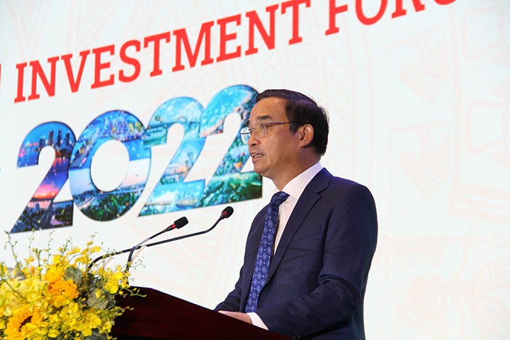 
Chủ tịch UBND thành phố Lê Trung Chinh tại Diễn đàn Đầu tư Đà Nẵng 2022.
