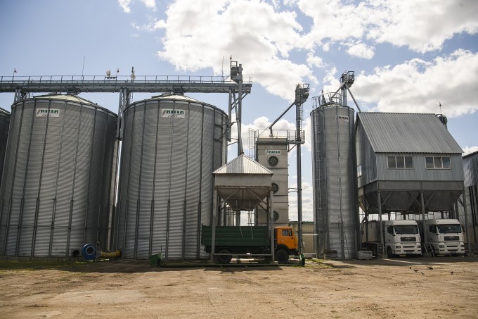 
Các kho tích trữ và bảo quản ngũ cốc tại một trang trại nằm ở Vinnytsia, Ukraine, tháng 7/2021. Ảnh: AFP
