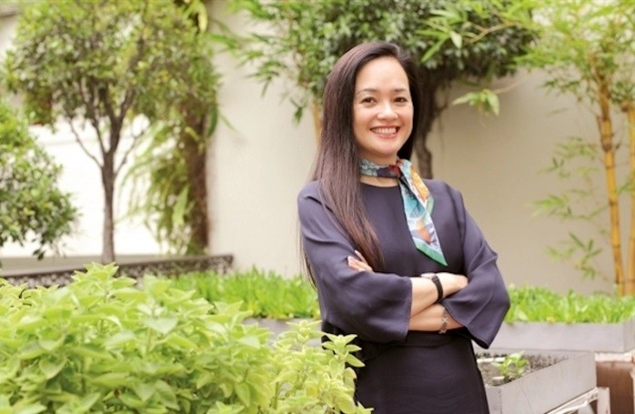 

Bà có bằng Thạc sĩ kinh doanh cao cấp của trường Shidler College of Business, thuộc Đại học Hawaii, Manoa, Hoa Kỳ vào năm 2007
