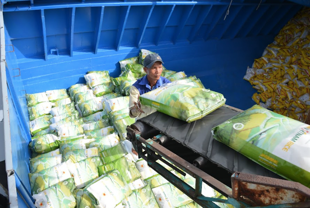 
Tập đoàn Lộc Trời (LTG) cùng với công ty thành viên là CTCP Nông sản Lộc Trời (LTA) đã công bố việc hoàn tất việc xuất khẩu gần 500 tấn gạo mang thương hiệu riêng là Cơm ViệtNam Rice sang thị trường châu Âu trong tháng 6 năm nay
