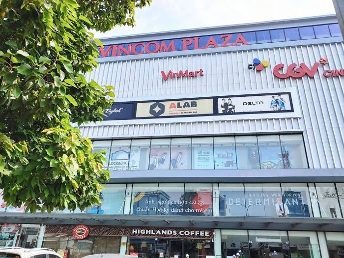 

Vincom Retail (Mã: VRE) đã có kế hoạch mở rộng khoảng 1,4 - 2 triệu m2 diện tích sàn bán lẻ trong thời gian 4 năm tới từ đó hướng đến mục tiêu tổng diện tích sàn là 3,3 - 3,7 triệu m2 vào năm 2026
